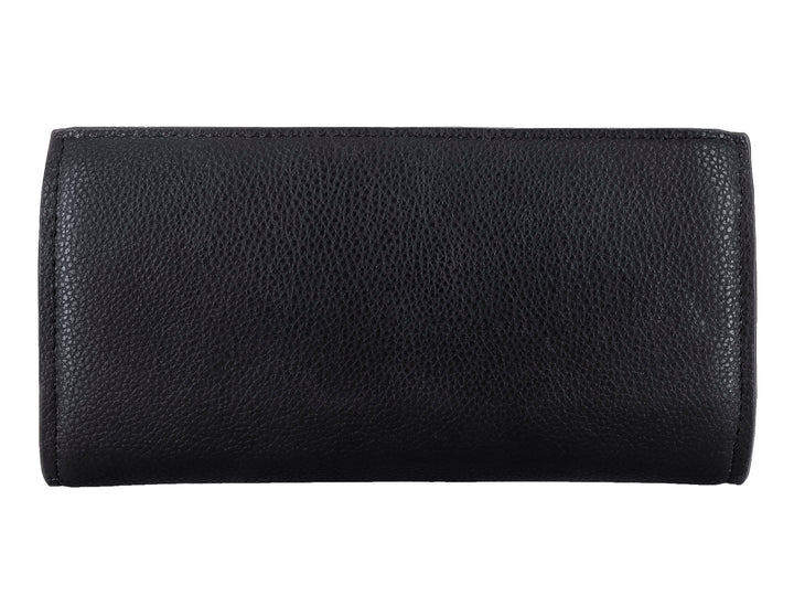 Bolso estilo cartera color negro con textura rugosa y detalle metálico dorado en el centro.