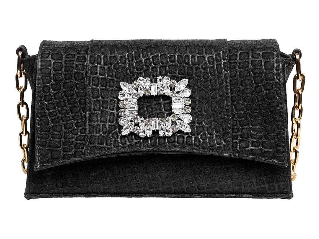 Bolso de hombro Ferretina negro con textura de cocodrilo, cadena dorada y broche central de piedras brillantes.