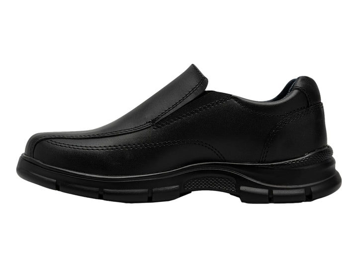 Zapato negro estilo slip-on para niño, material sintético y suela gruesa.
