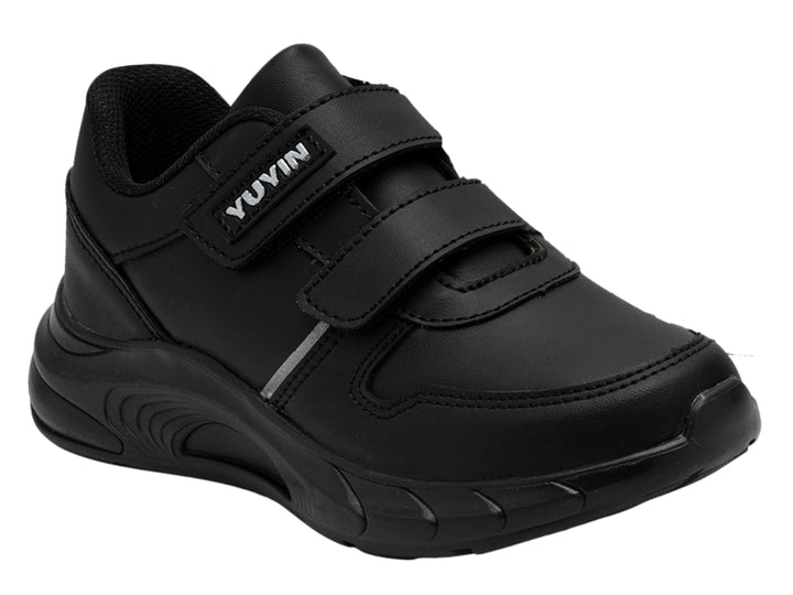 Zapato escolar deportivo color negro para niño con cierres de velcro y suela robusta.