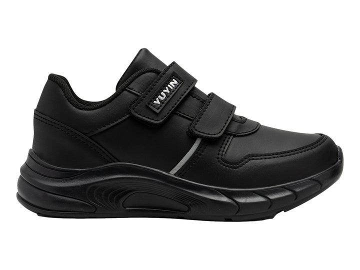 Zapato escolar deportivo color negro para niño con cierres de velcro y suela robusta.