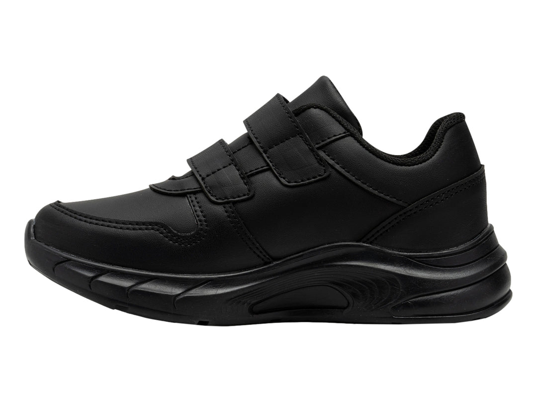 Zapato escolar deportivo color negro para niño con cierres de velcro y suela robusta.