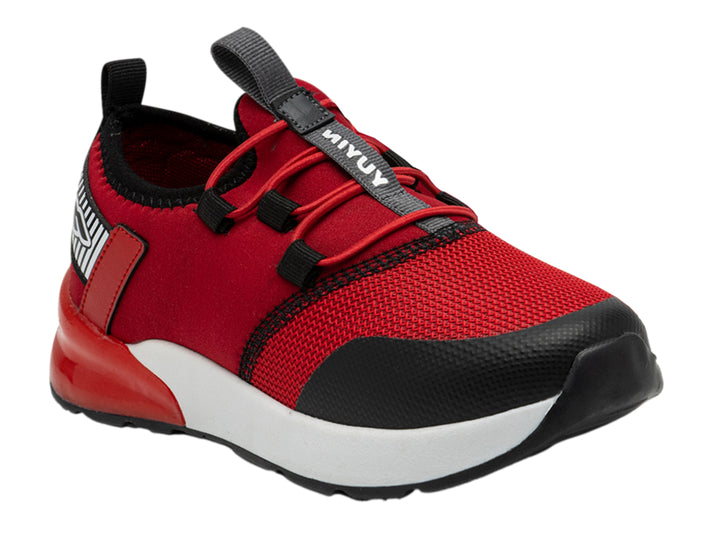 Tenis deportivos para niño en color rojo con detalles en negro y suela blanca.