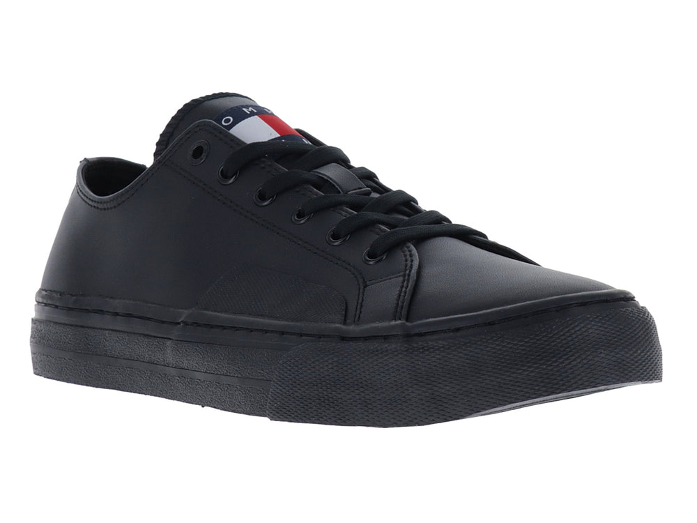 Tenis Tommy Hilfiger color negro, diseño casual de corte bajo con suela vulcanizada.