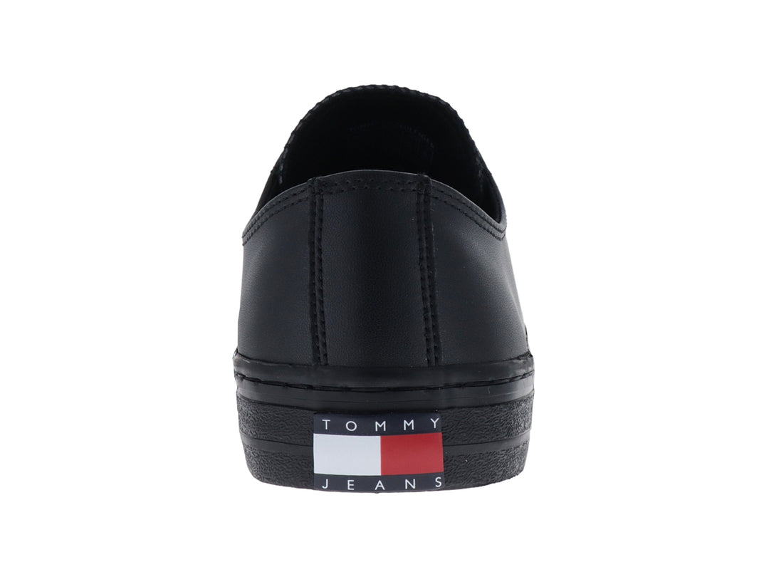 Tenis Tommy Hilfiger color negro, diseño casual de corte bajo con suela vulcanizada.