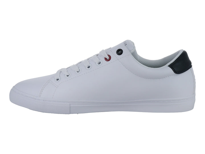 Tenis Tommy Hilfiger color blanco con detalles en azul marino y letras grises en el costado.
