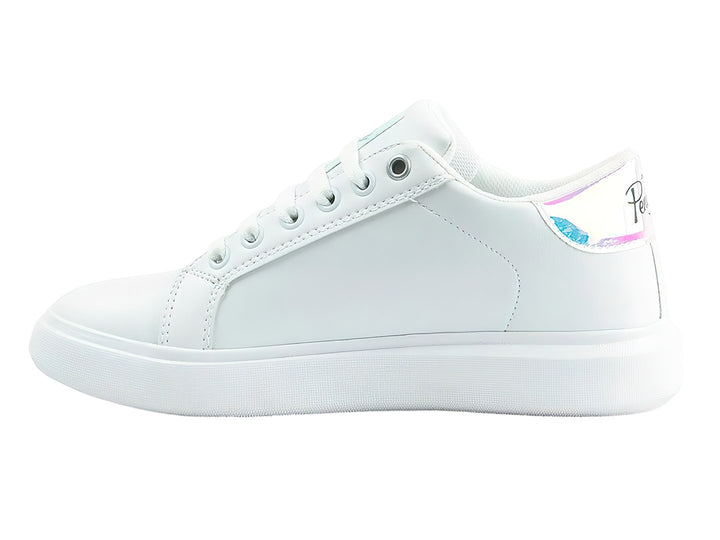 Tenis blancos marca Penguin con detalles irisados en el talón y la lengüeta.