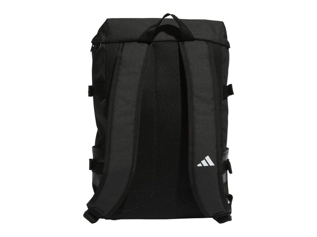 Mochila Adidas de color negro con logotipo blanco en el frente y correas laterales.