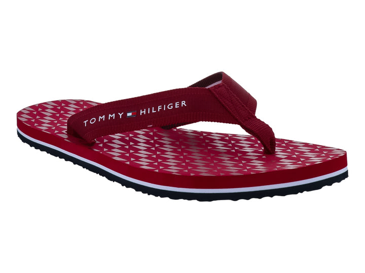 Sandalias rojas Tommy Hilfiger con diseño geométrico en la plantilla y suela en contraste blanco y negro.