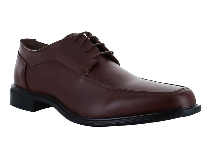 Zapato formal para hombre en color café con cordones y suela negra.