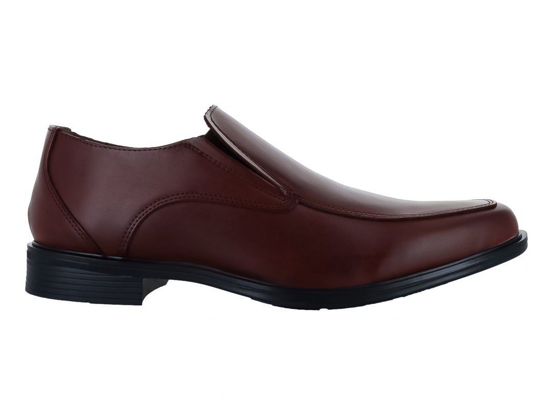 Zapato formal tipo mocasín color tan con suela negra para hombre.