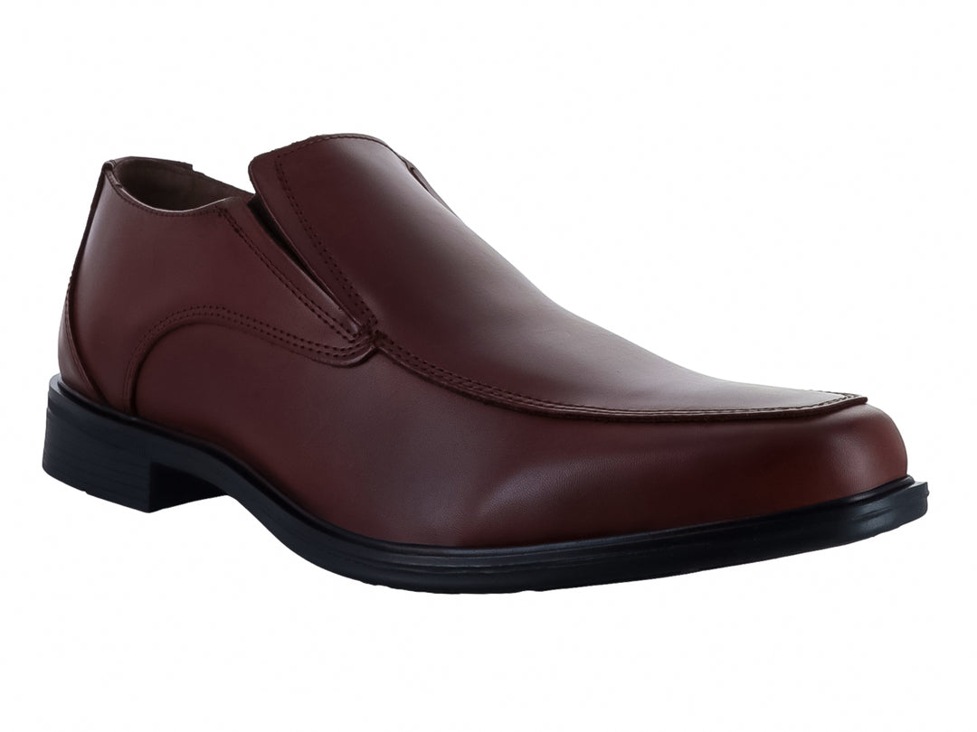Zapato formal tipo mocasín color tan con suela negra para hombre.