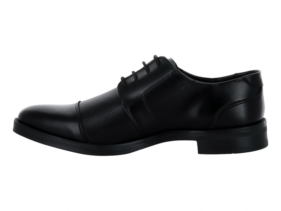 Zapato formal para hombre de color negro, material sintético con detalles perforados y cierre de cordones.