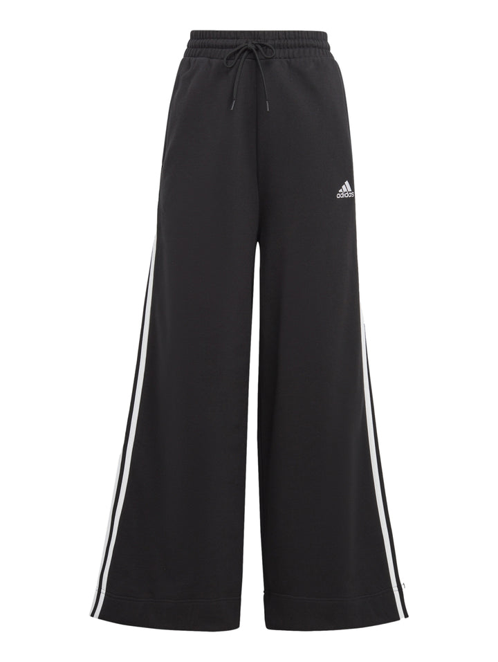 Pantalones deportivos Adidas de pierna ancha en color negro con tres franjas blancas laterales.