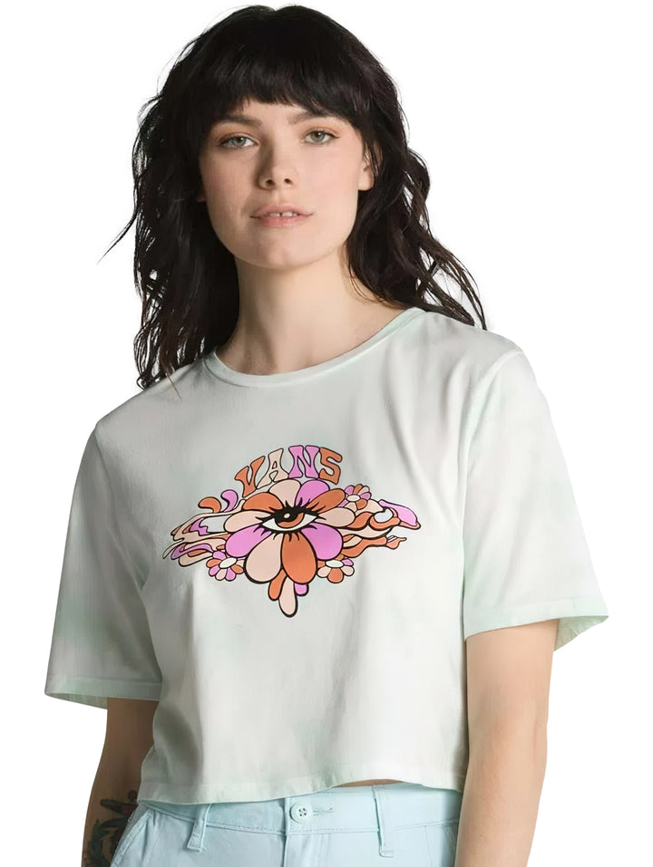 Playera crop top color aqua con diseño gráfico de un ojo psicodélico en el centro.