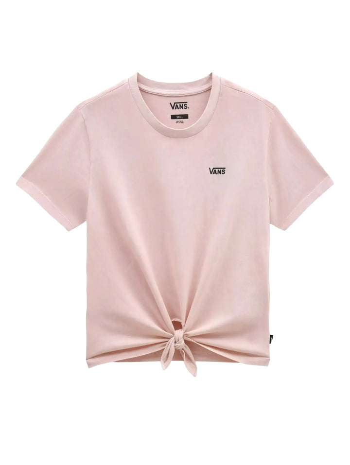 Camiseta rosa de manga corta marca Vans con detalle de nudo en la parte inferior.