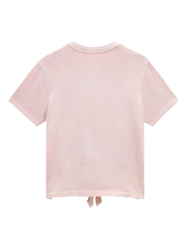 Camiseta rosa de manga corta marca Vans con detalle de nudo en la parte inferior.