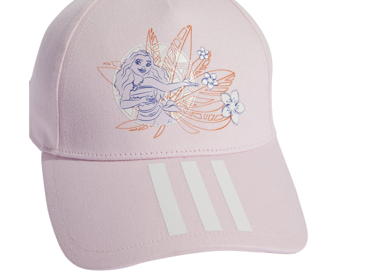 Gorra Adidas color rosa claro para niña con bordado floral y rayas blancas en la visera.