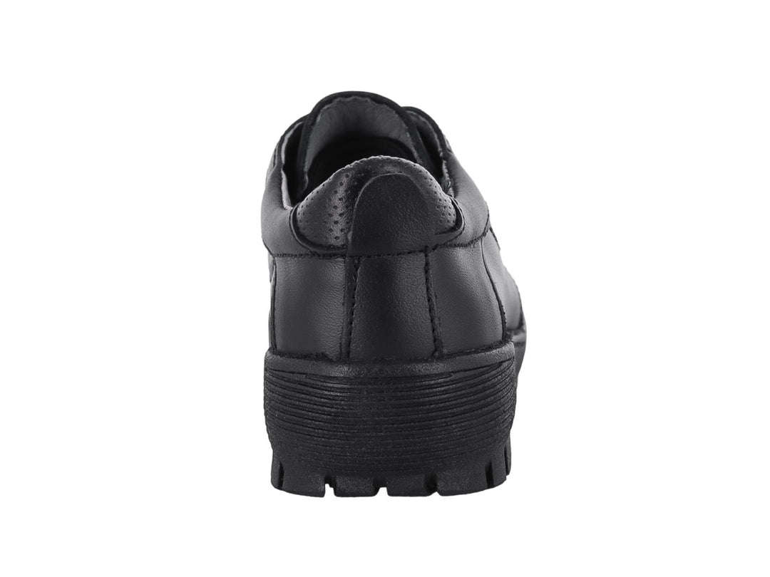 Zapato casual color negro para niño con agujetas y suela resistente.