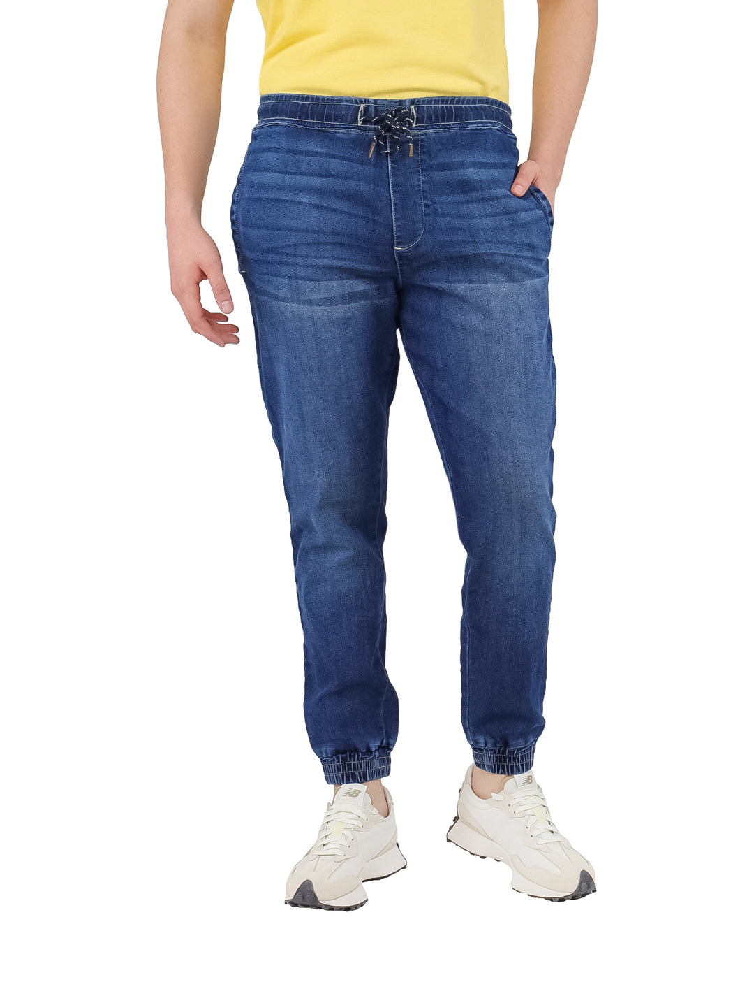 Pantalones jogger de mezclilla color azul con cintura elástica y cordón ajustable para hombre.