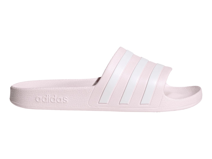 Sandalias Adidas Adilette Aqua en color rosa claro con tres franjas blancas laterales