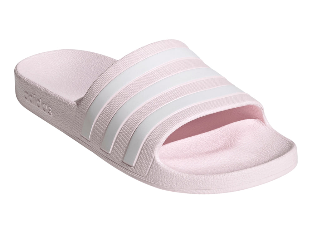Sandalias Adidas Adilette Aqua en color rosa claro con tres franjas blancas laterales