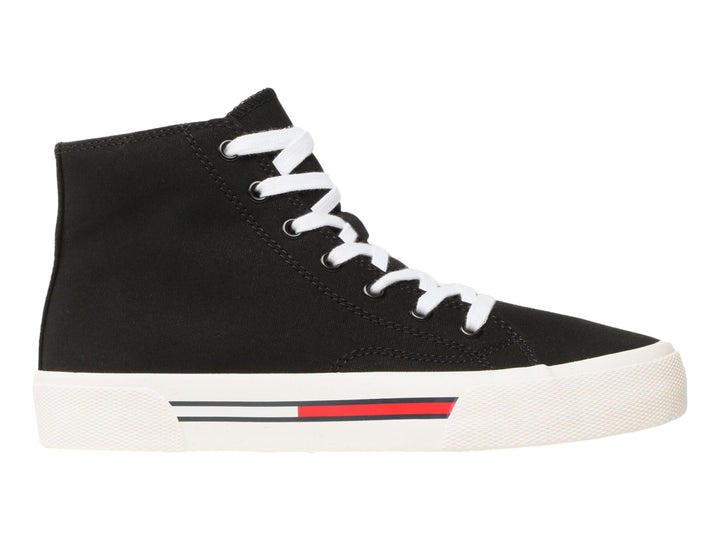 Tenis tipo bota de lona color negro con agujetas y suela blanca de la marca Tommy Hilfiger.