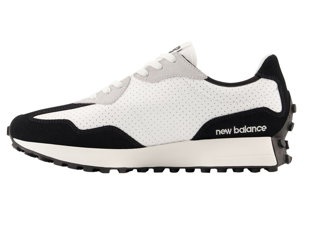 Tenis New Balance 327 en color blanco y negro con detalles perforados y suela dentada.