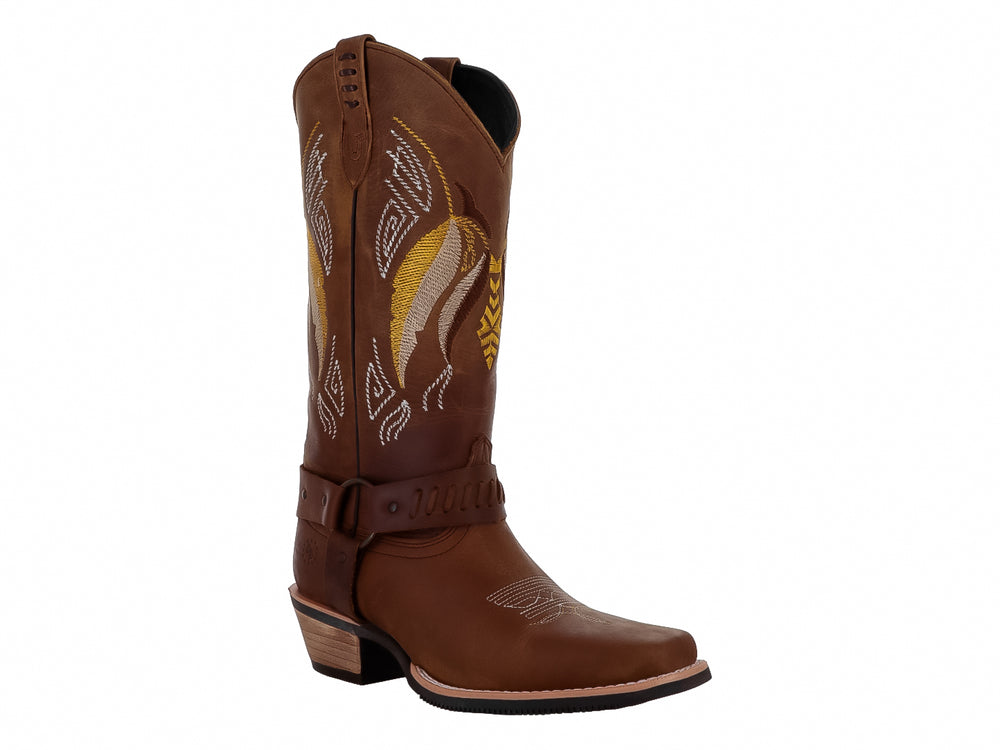 Bota vaquera de cuero color arena con detalles bordados en amarillo y correa lateral con hebilla.