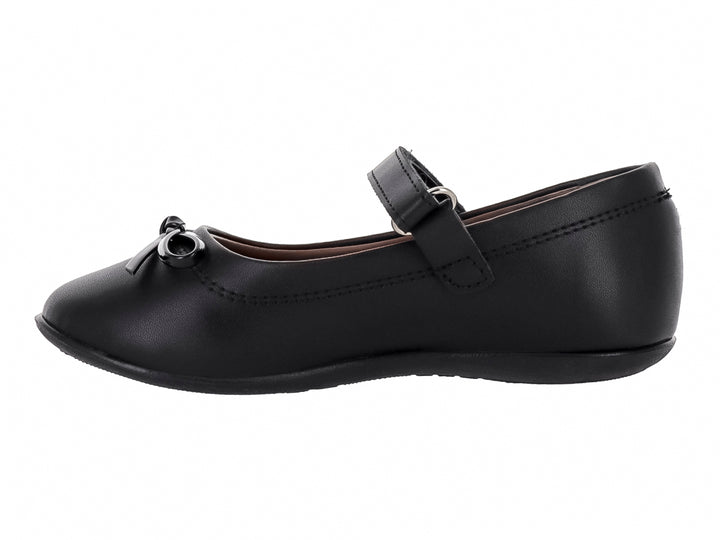 Zapato negro para niña estilo Mary Jane con correa y moño decorativo en la punta.