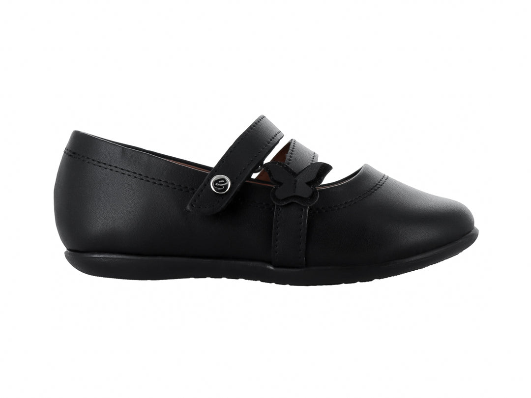Zapato escolar negro para niño o niña con correa y botón lateral.