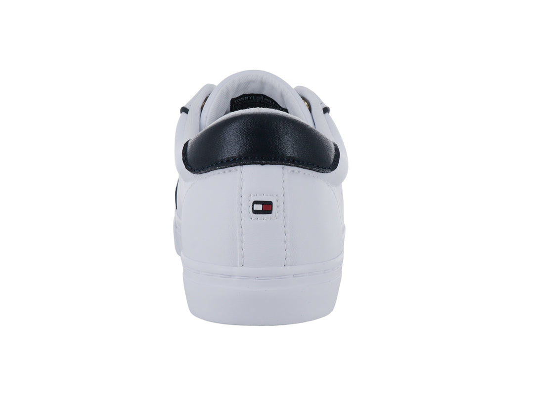 Tenis blancos Tommy Hilfiger estilo slip-on con detalles en azul marino y firma lateral.