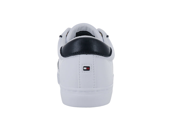 Tenis blancos Tommy Hilfiger estilo slip-on con detalles en azul marino y firma lateral.