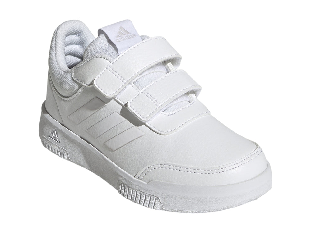 Tenis deportivos Adidas color blanco para niño con cierres de velcro.