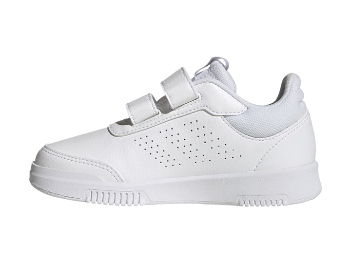 Tenis deportivos Adidas color blanco para niño con cierres de velcro.