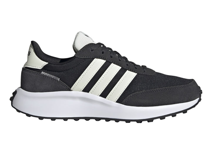 Tenis Adidas Run 70s color negro con tres franjas blancas y suela blanca.
