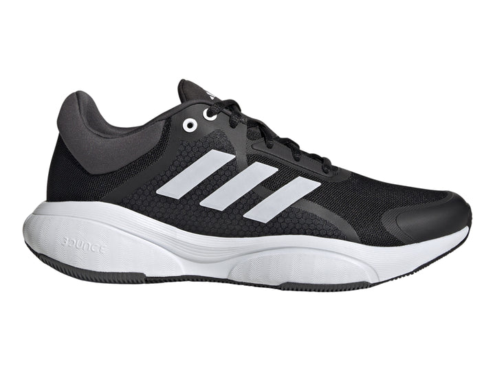 Tenis deportivos Adidas color negro con tres franjas blancas y suela blanca.