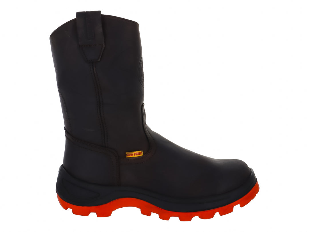 Bota de trabajo Work Power color negro con suela naranja robusta.