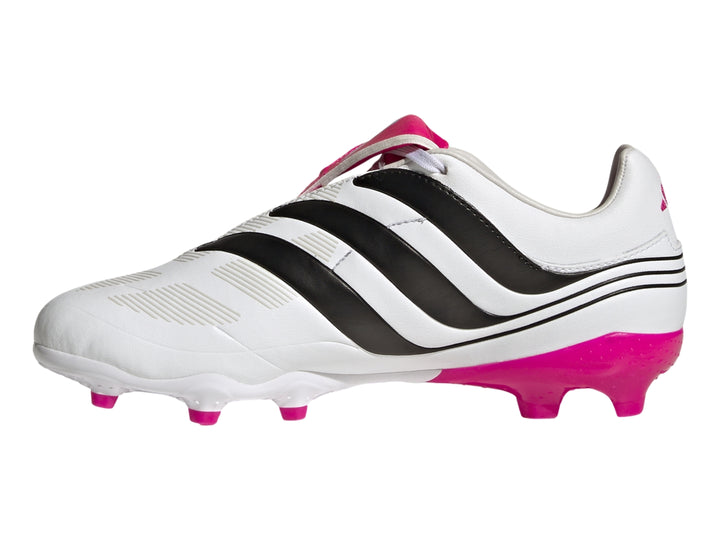 Zapato de fútbol Adidas Predator Precision.3 color blanco con franjas negras y detalles en rosa.