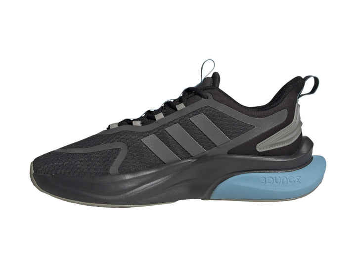 Tenis Adidas Alphabounce en color negro con detalles en gris, naranja y azul.