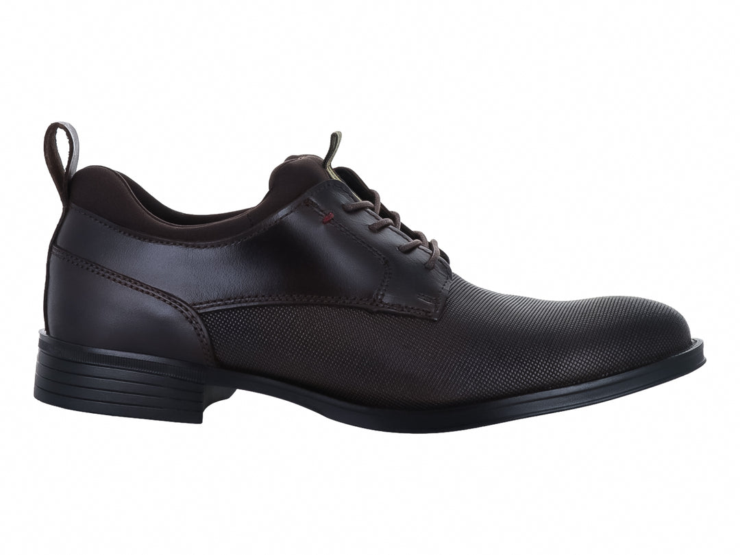 Zapato formal de piel color café brandy con cordones y suela negra.