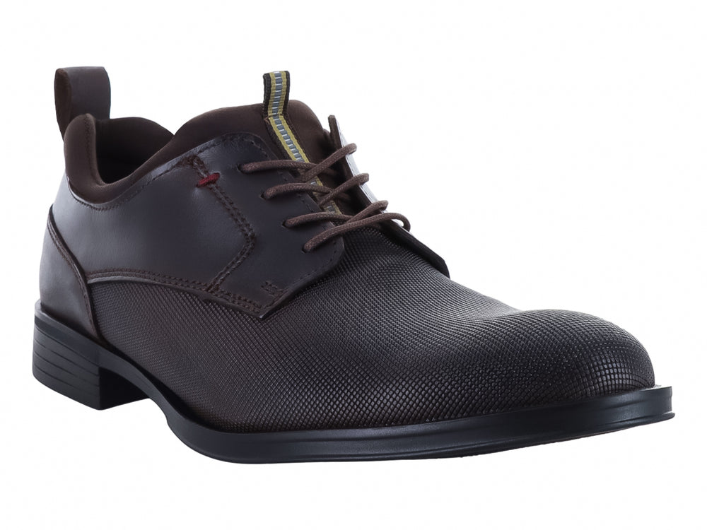 Zapato formal de piel color café brandy con cordones y suela negra.