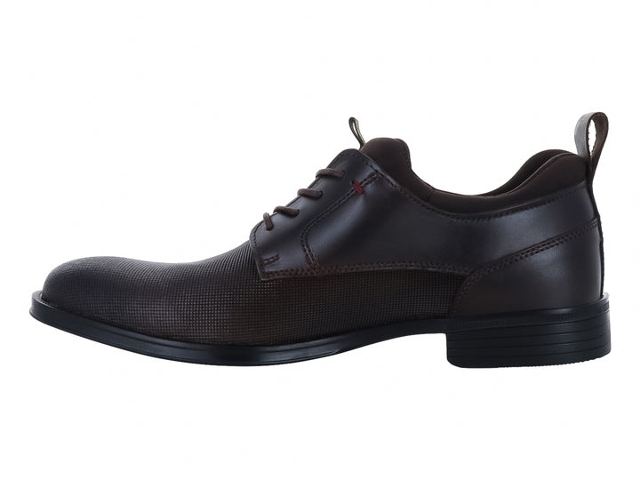 Zapato formal de piel color café brandy con cordones y suela negra.