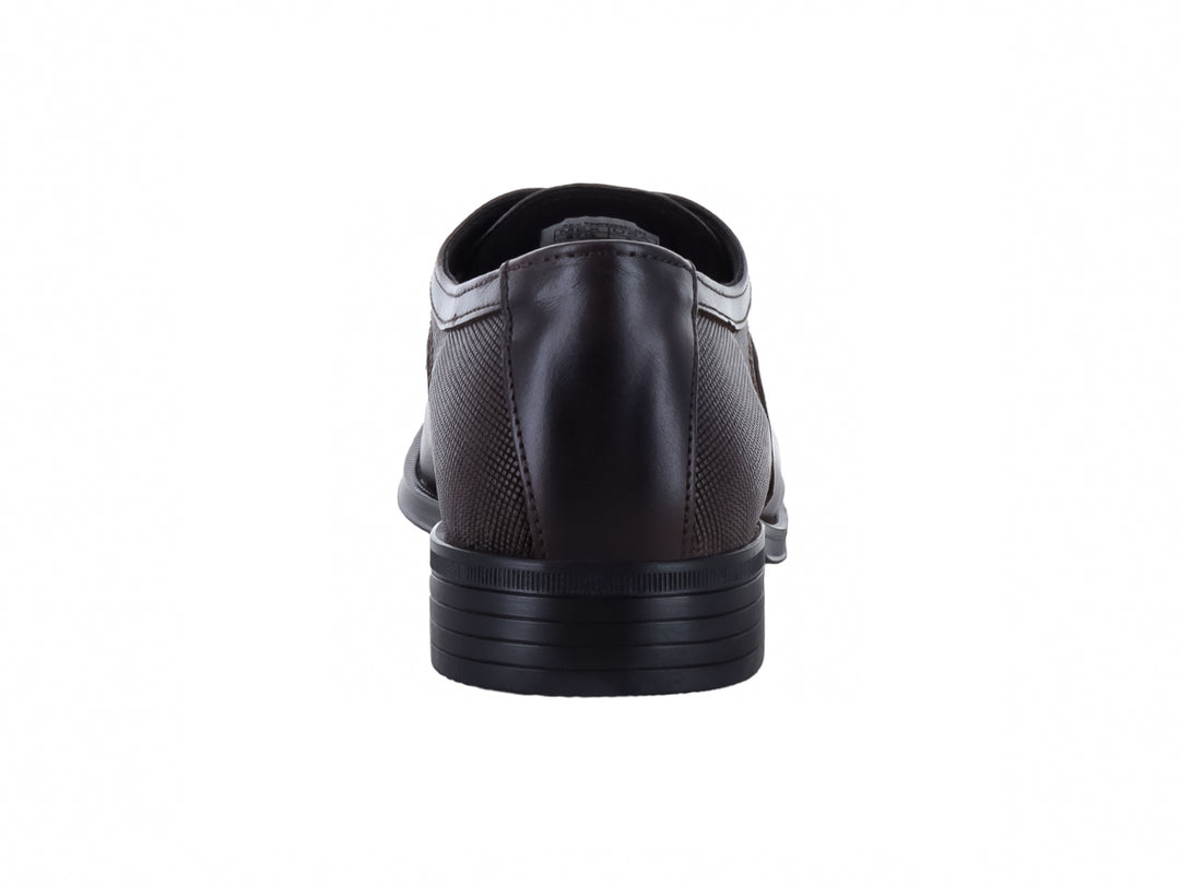 Zapato formal para hombre de piel color café brandy con agujetas y suela negra.