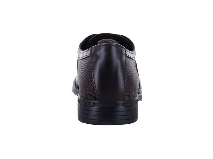 Zapato formal para hombre de piel color café brandy con agujetas y suela negra.