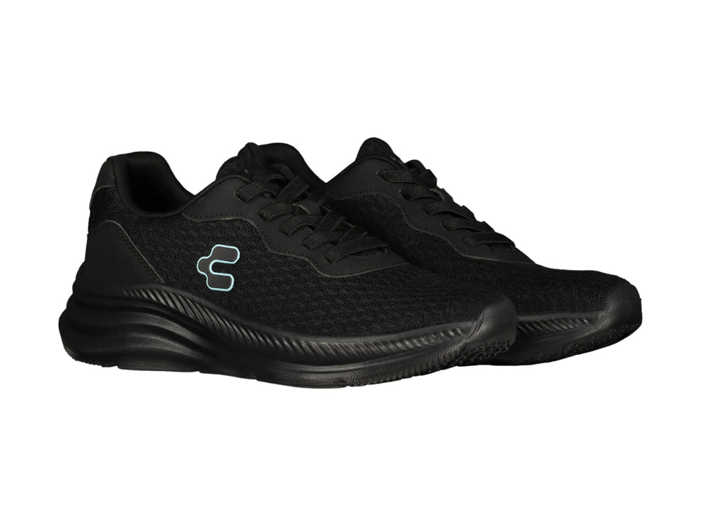 Tenis deportivos Charly de color negro con suela gruesa y logotipo en color azul claro.