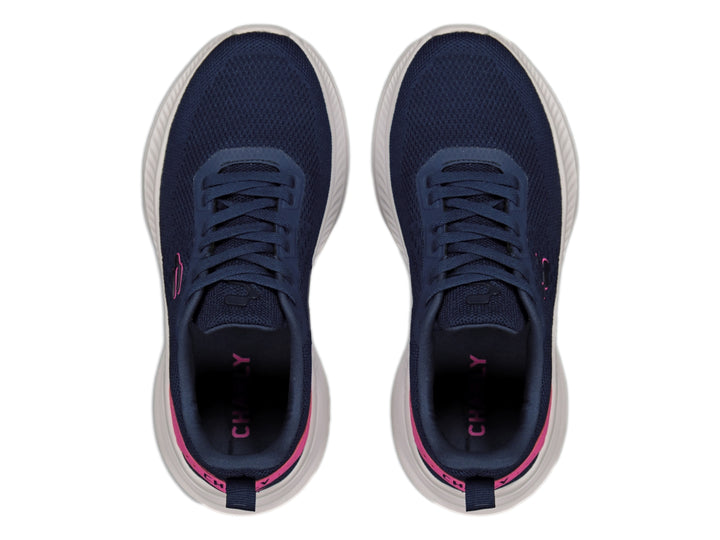 Tenis deportivos Charly color azul marino con detalles en rosa y suela blanca.