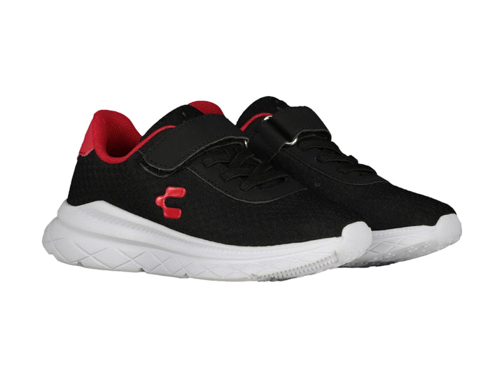 Tenis deportivos Charly para niño en color negro con detalles rojos y suela blanca, cierre con correa de velcro.