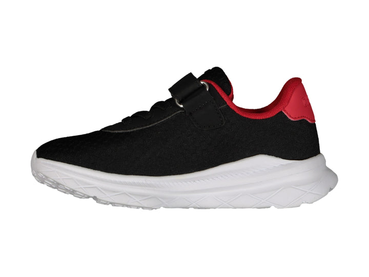 Tenis deportivos Charly para niño en color negro con detalles rojos y suela blanca, cierre con correa de velcro.