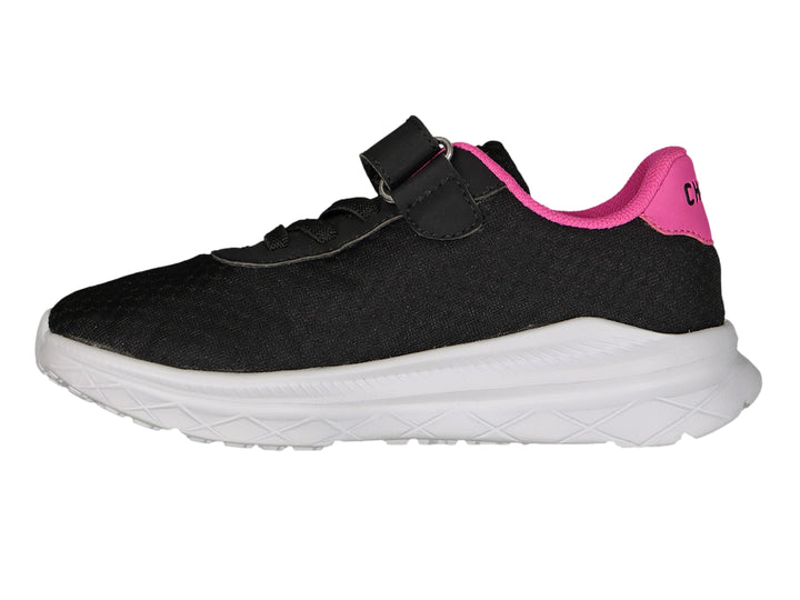 Tenis deportivos Charly color negro con detalles en fucsia y suela blanca.